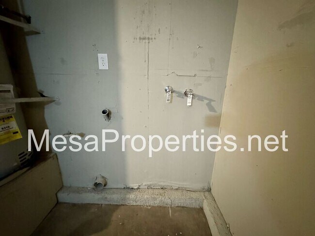 Building Photo - 1749 E Fairfield Ct