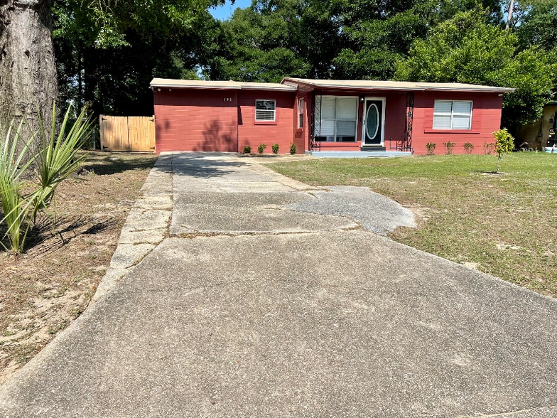 Primary Photo - 193 E Highland Dr