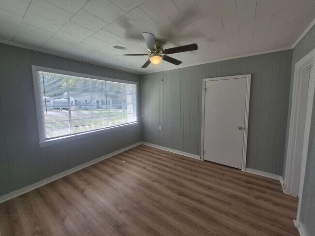 Building Photo - 349B HICKORY HEIGHTS