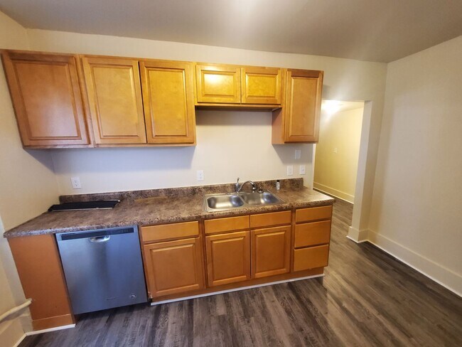 Building Photo - 420 W 31st St