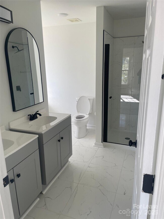 Building Photo - 242 Amir Cir