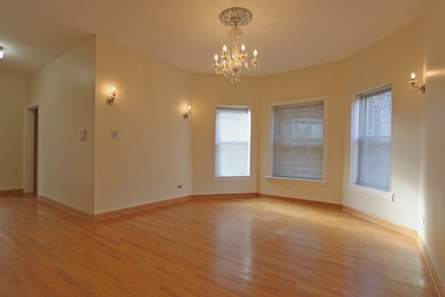 Building Photo - 918 W Buena Ave