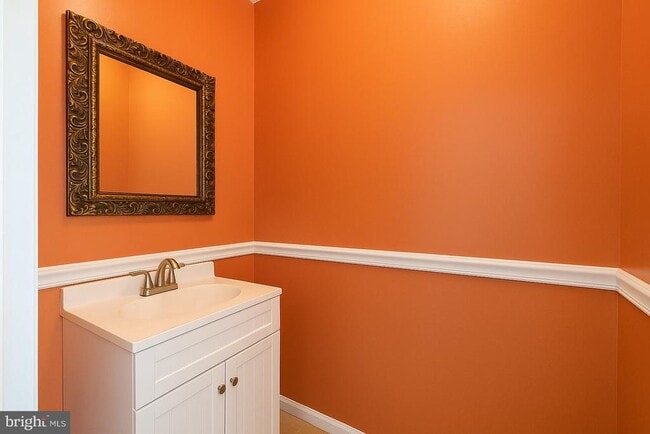 Building Photo - 8207 Stationhouse Ct