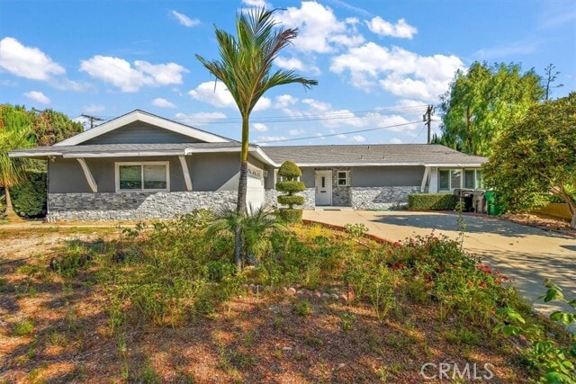Building Photo - 24226 Meadow Falls Dr