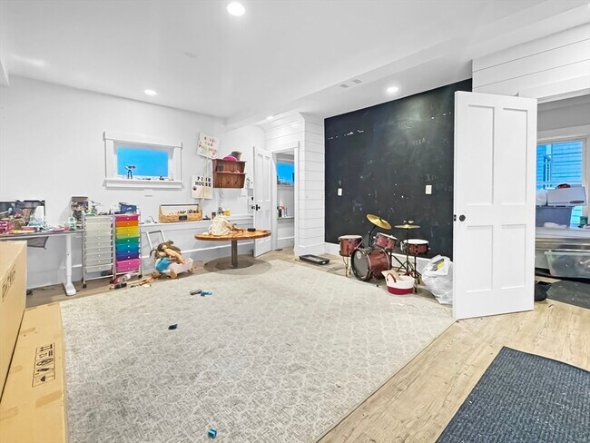 Building Photo - 7 Sanborn Terrace