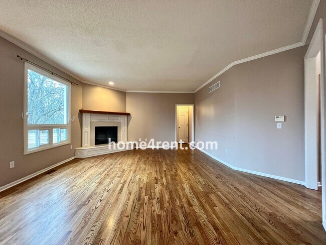 Building Photo - Beautiful Four Bedroom Home in Blue Valley...