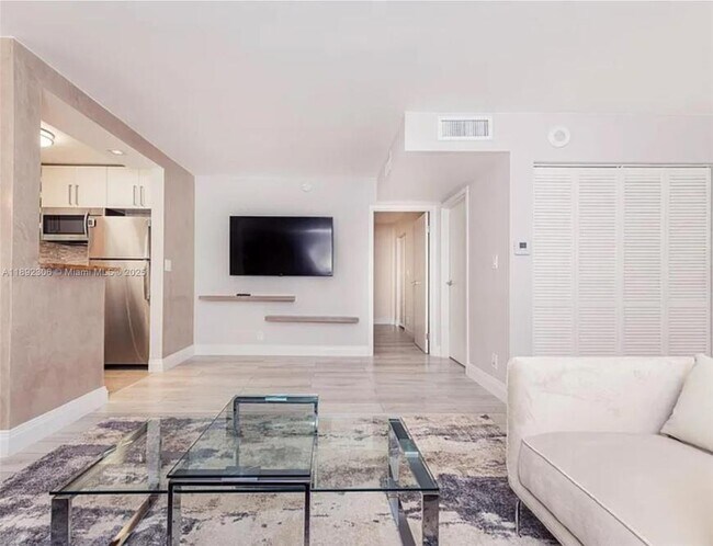 Building Photo - 1 bedroom in Sunny Isles Beach FL 33160