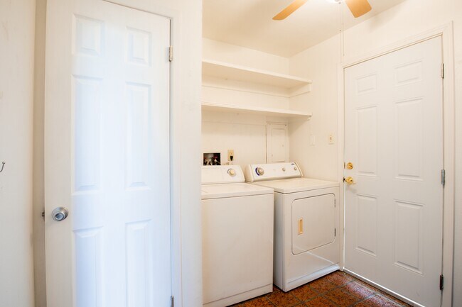 Building Photo - 1633 Stull Dr