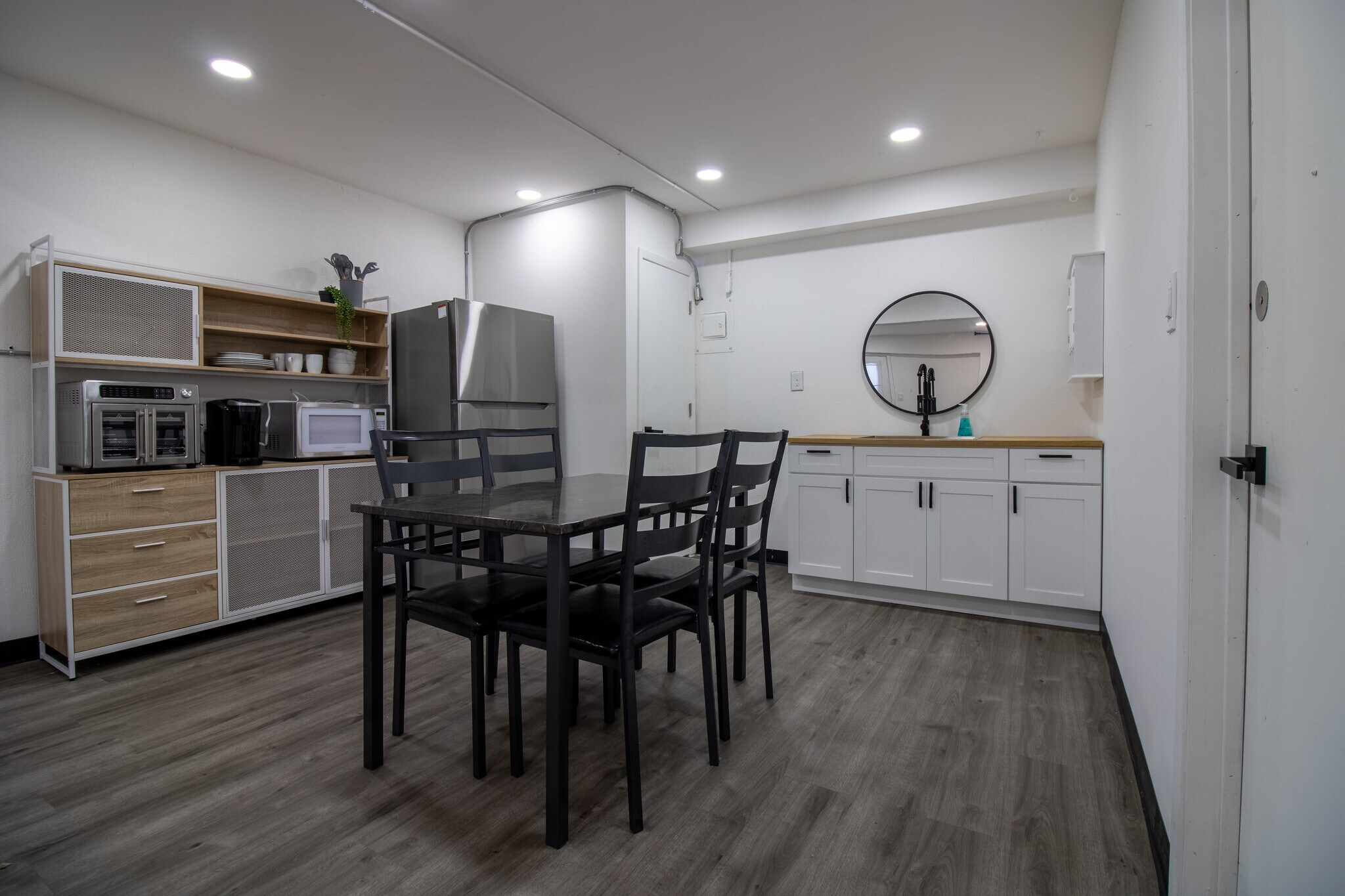 Kitchen/dining area - 614 Barchester Dr