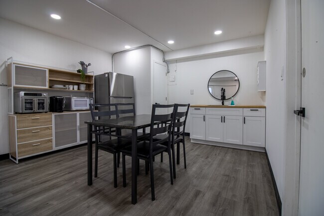 Kitchen/dining area - 614 Barchester Dr