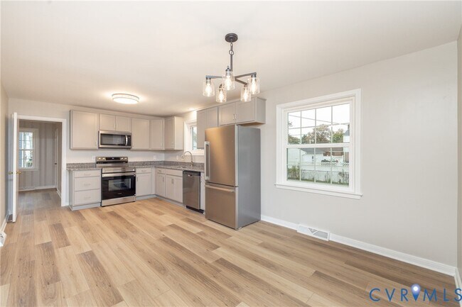 Building Photo - 609 Willomett Ave