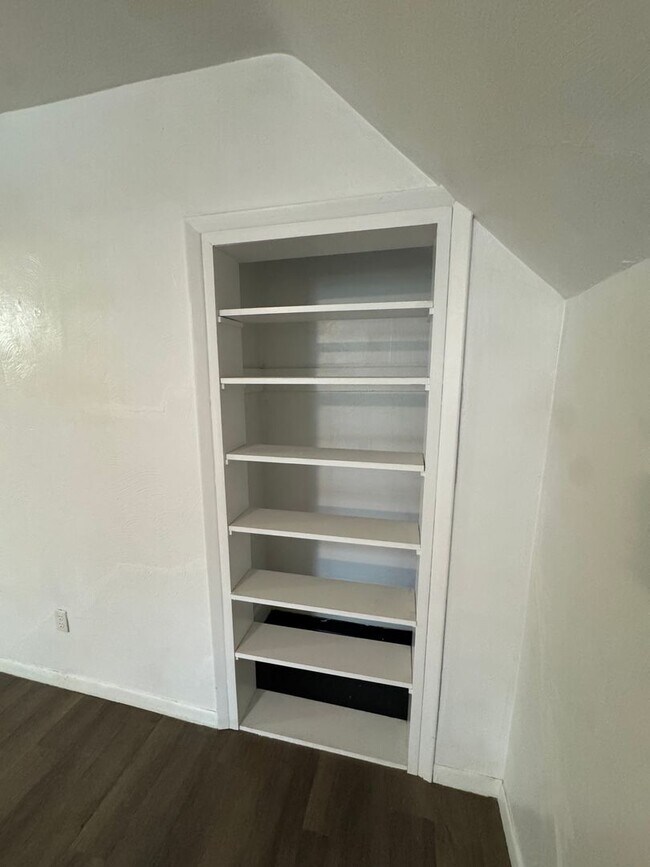 Building Photo - 212 N Highland Ave