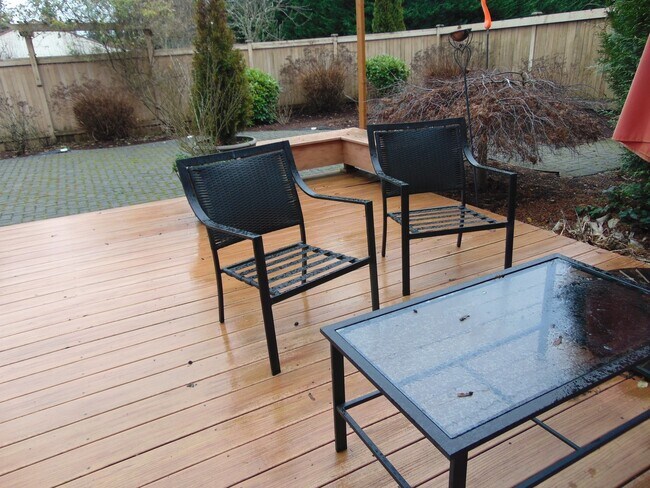 Building Photo - 4+ Bedroom/2.5 Bath Luxury Kirkland Home.  Spacious Home, Rose Hill Area!  A Must See!