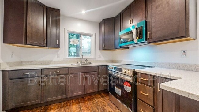 Building Photo - 531 Living Oak Ct