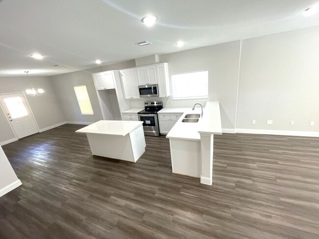 Building Photo - 5214 Mayle St