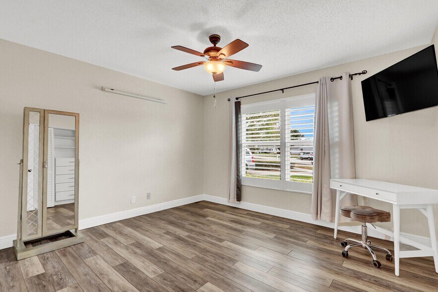 Building Photo - 129 Village Cir