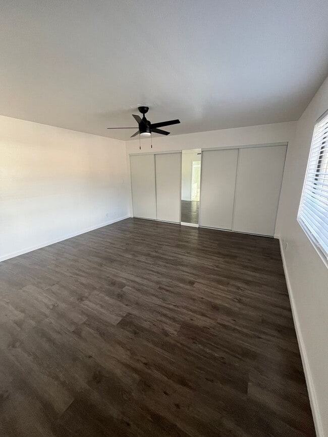 Building Photo - 248 E 5th St