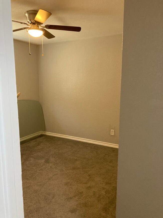 Building Photo - Updated House
