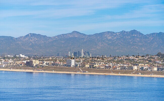 Building Photo - Super Cute 3bed 2 bath home with peek-a-boo ocean view South Redondo