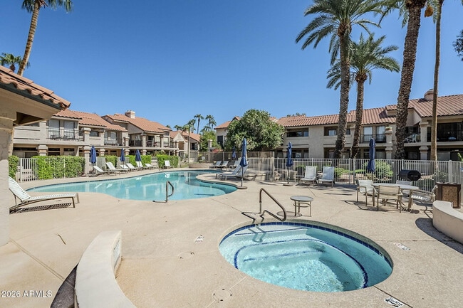 Building Photo - 9708 E Vía Linda