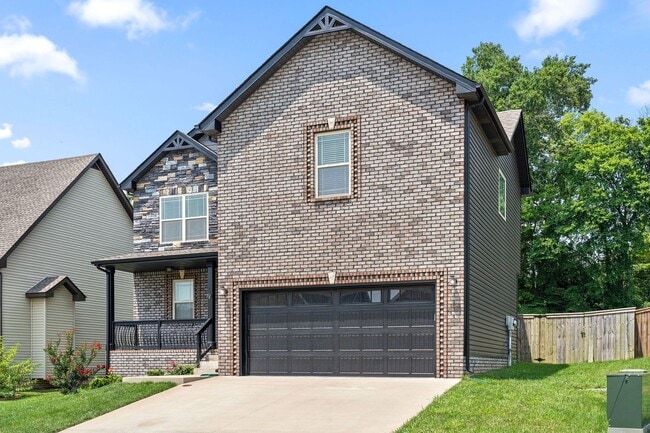 Building Photo - Gorgeous Single-Family with a Bonus Room & Large Fenced Backyard!