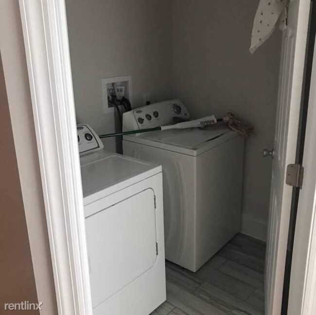 Building Photo - 3 br, 2.5 bath House - 303 Belonda St