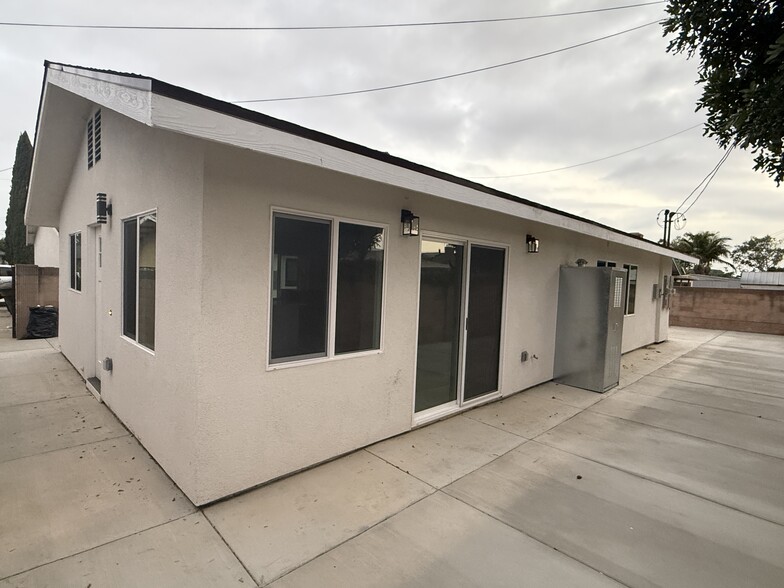 Building Photo - 9685 Blake Ave