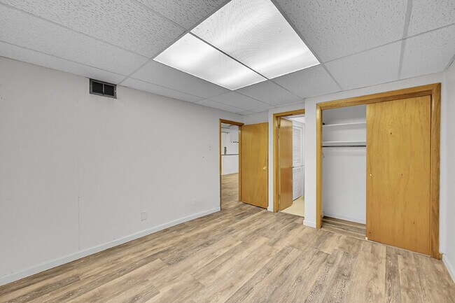 Building Photo - $3,095.00 - 3 Bedrooms, 2 Bathrooms Single Family Home in Arvada with Cozy Fireplace!