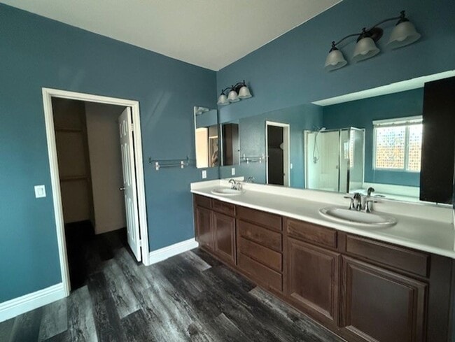 Building Photo - Home with Solar in Gated Sonora Wells