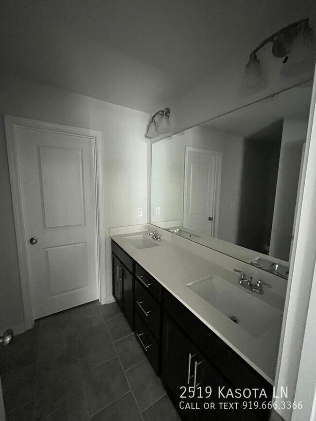 Building Photo - 2519 Kasota Ln