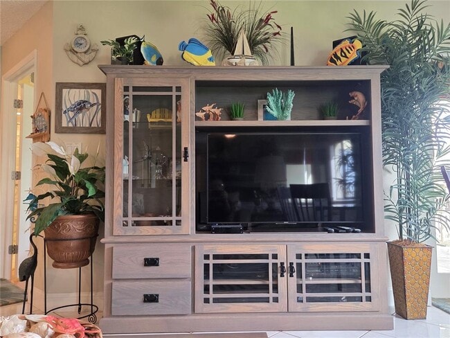 Building Photo - 1515 Pinellas Bayway S