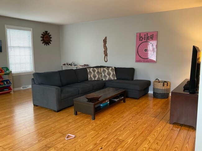 Building Photo - 1541 Woodhaven Dr