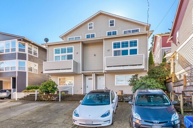 Building Photo - 166 Florentia St