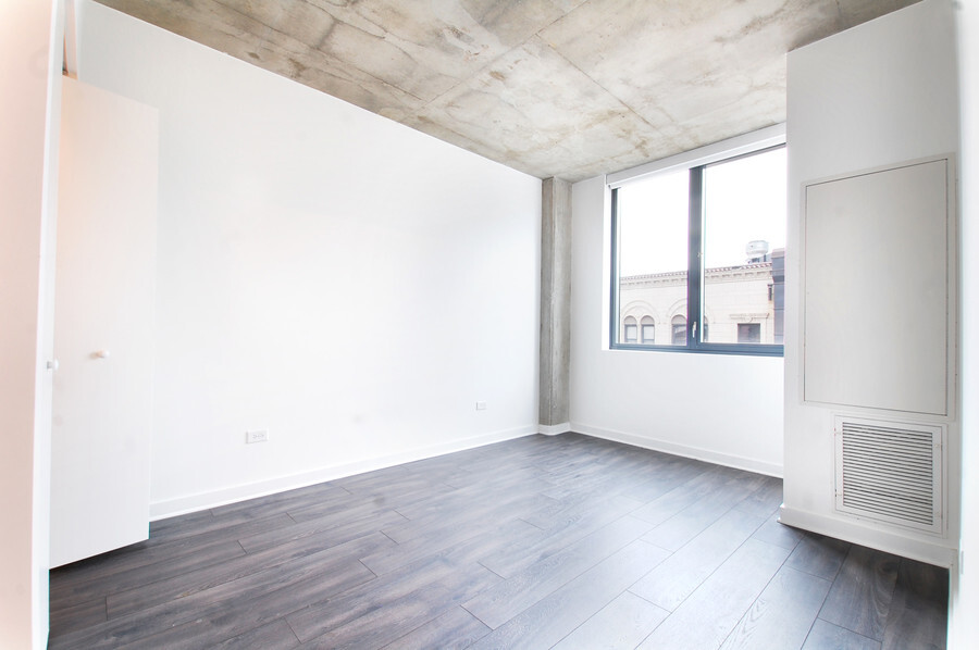 Building Photo - 3420 N Lincoln Ave
