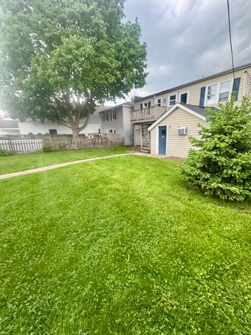 Building Photo - 622 Milwaukee St