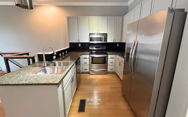 Building Photo - 129 Walnut St