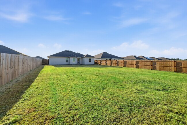 Building Photo - 19 Farmhouse Cir