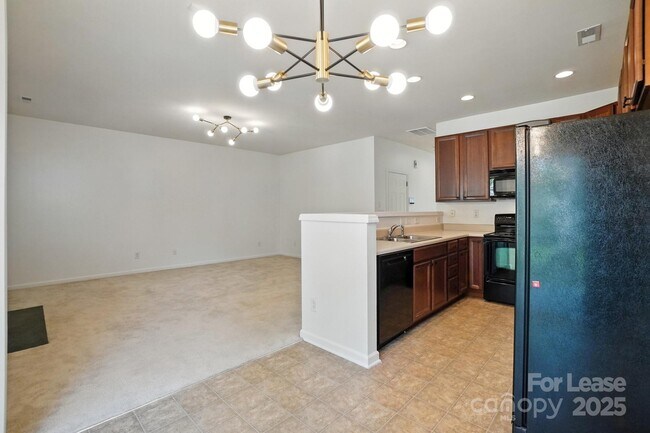 Building Photo - 15554 Stronvar House Ln