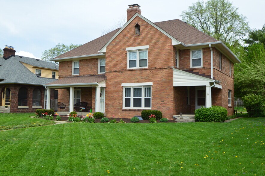 Primary Photo - 4921 Graceland Ave