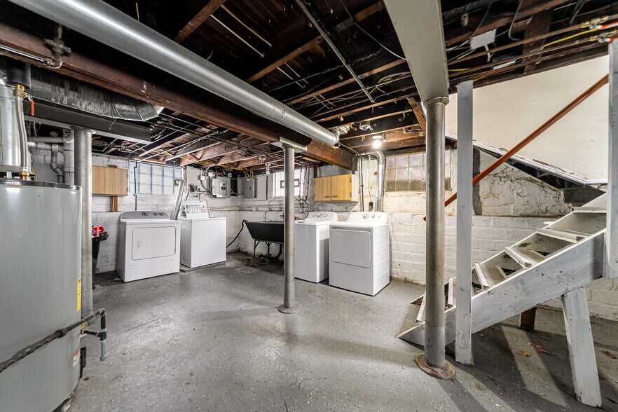 Building Photo - 2167 Carabel Ave
