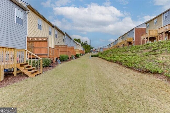 Building Photo - 805 Tulip Poplar Way