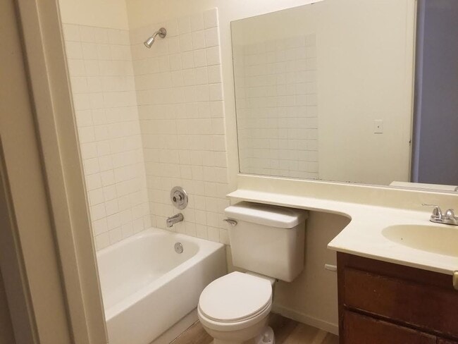 Building Photo - Single Story- 3 Bedroom!!