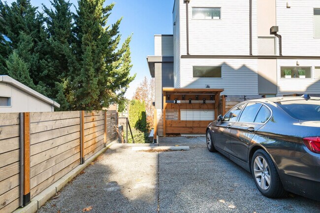 Building Photo - 67C W Dravus St