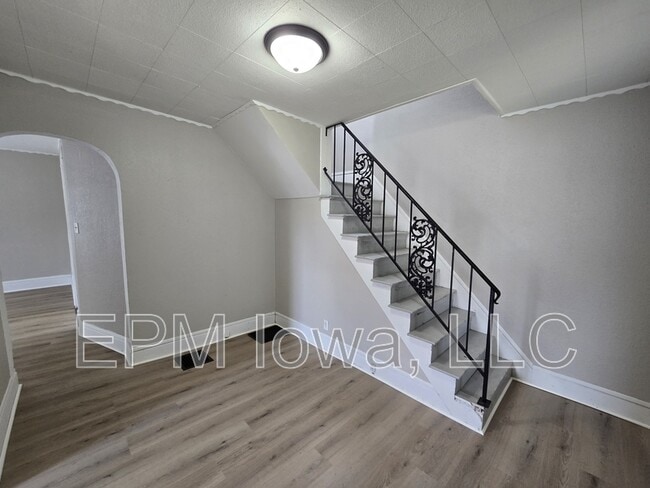 Building Photo - 122 Newell St