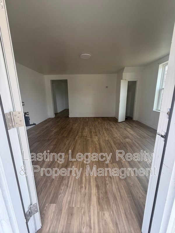 Building Photo - 325 Jackson St