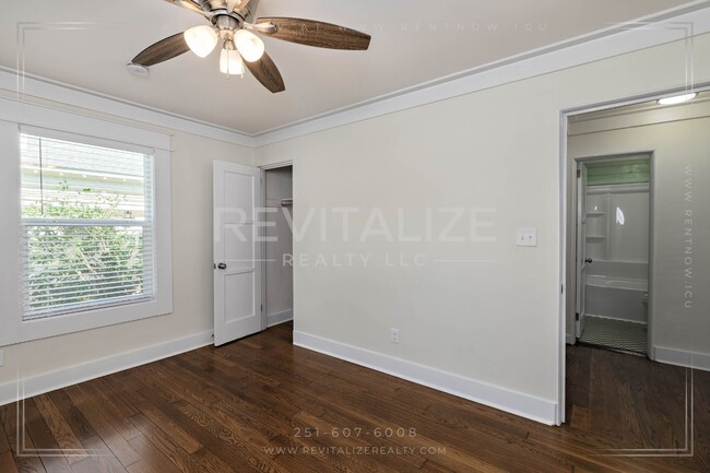 Building Photo - Gorgeous Spring Hill Home!