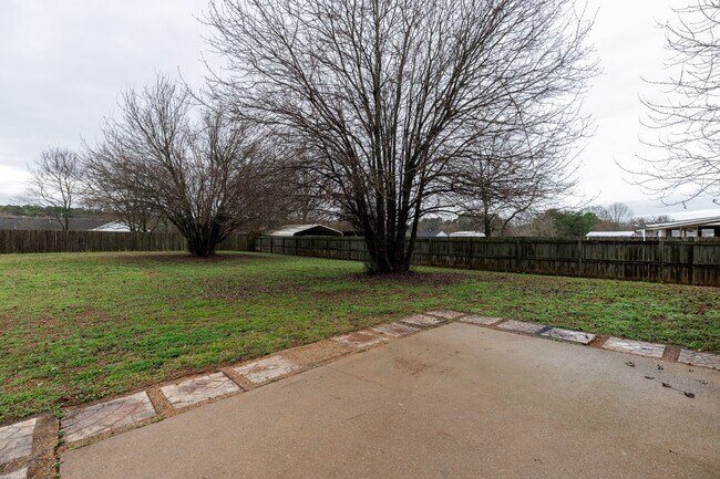 Building Photo - 220 Saddle Rock Ct