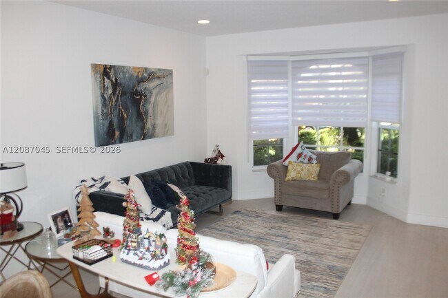 Building Photo - 2568 Jardin Dr