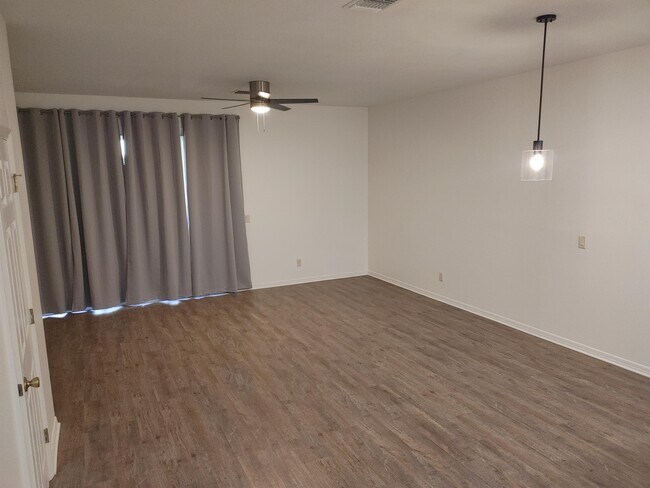 Building Photo - 1705 W Spring Meadow Loop
