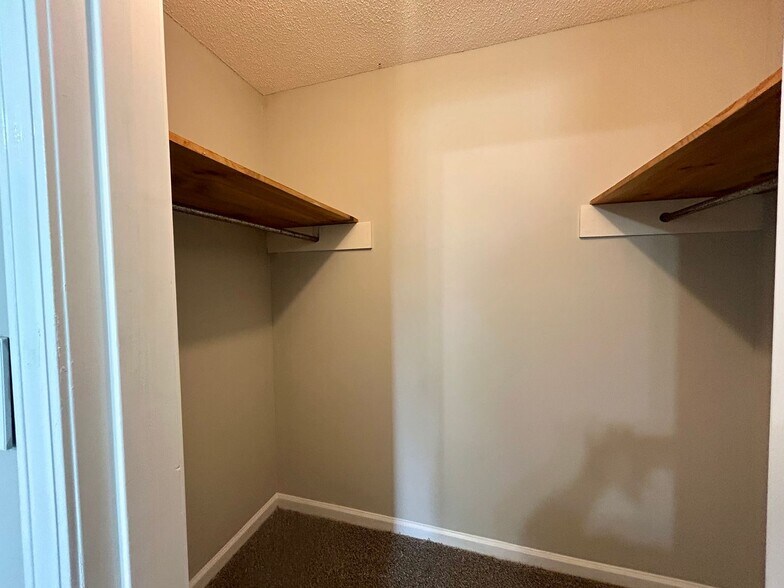 Building Photo - 1225 Cobblestone Ln
